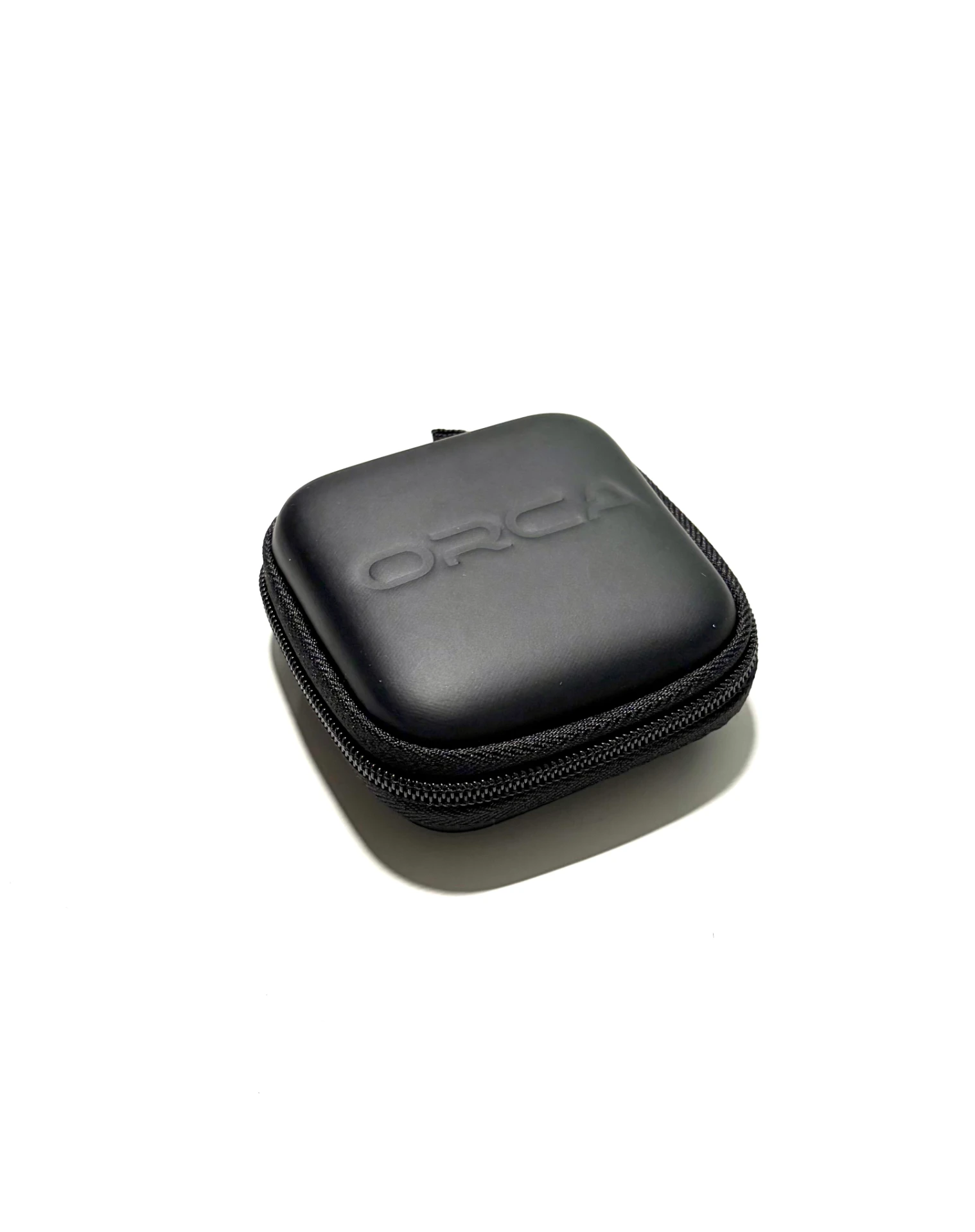 Semi-rigid EVA shell, zipped closure.